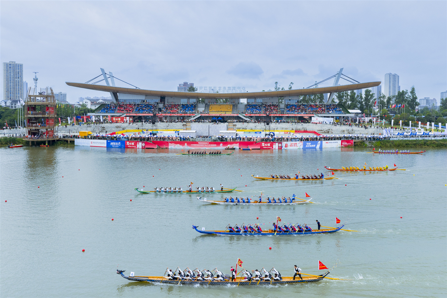 AA, 也是地域文, 名选手参赛