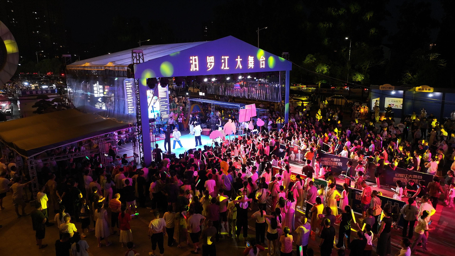 乐队演出, 来自全国, 支队伍齐聚