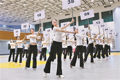 自信灿烂的, 广东艺术职 自信灿烂的, 广东艺术职